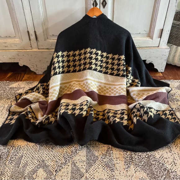 New Western Geometric Cozy Blanket Cardigan Sweater Wrap Shawl Yellowstone Black - Picture 5 of 9
